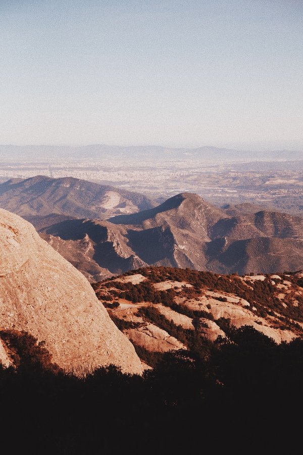Visiter Montserrat : Guide ultime pour explorer la montagne mystique, le monastère et l'abbaye près de Barcelone